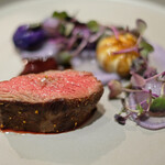 Élan - ランチコース 5832円 の北海道のエゾ鹿 紫色の野菜 ブラウンマッシュルーム