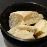 Élan - ランチコース 5832円 のパン2品目 石焼きパン