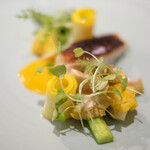 Élan - ランチコース 5832円 の長崎の天然ひらめ 黄色と緑の野菜 たもぎ茸 サフラン