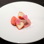 Élan - ランチコース 5832円 の有機栽培イチゴのひのひかり フロマージュブラン