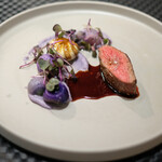 Élan - ランチコース 5832円 の北海道のエゾ鹿 紫色の野菜 ブラウンマッシュルーム