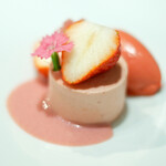 Élan - ランチコース 5832円 の有機栽培イチゴのひのひかり フロマージュブラン