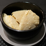 Élan - ランチコース 5832円 のパン2品目 石焼きパン