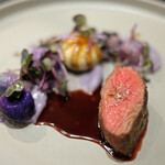 Élan - ランチコース 5832円 の北海道のエゾ鹿 紫色の野菜 ブラウンマッシュルーム