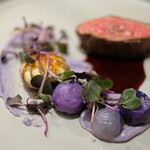 Élan - ランチコース 5832円 の北海道のエゾ鹿 紫色の野菜 ブラウンマッシュルーム