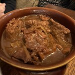 The Blue - カルボナード (フランドル地方の郷土料理。牛肉のビール煮) (FLEMISH CARBONNADE | Cooking with brown beer served with fries) 19.90ユーロ