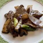 銀座アスター - 牛肉と野菜の黒胡椒ポルチーニ炒め