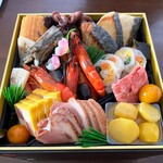 『高島屋より届けられし三段重 家族と共に年の始まり 朝夕重ねてゆく食の旅 里芋一つ、心に残る想い 新たな年、美味しさと共に』by 百薬の館 : わらびの里 （わらびのさと） - 追分/日本料理 [食べログ]