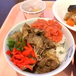 ザ・ニューホテル 熊本 - 牛丼と明太子。
