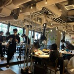 Pungumu - 明るい店内