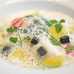 レストランひらまつ レゼルヴ - ランチコース 4104円 のビーツ・ジャガイモ・ニンジンのマセドワーヌ タスマニアサーモンのマリネ