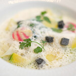 レストランひらまつ レゼルヴ - ランチコース 4104円 のビーツ・ジャガイモ・ニンジンのマセドワーヌ タスマニアサーモンのマリネ