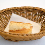 レストランひらまつ レゼルヴ - ランチコース 4104円 のパン