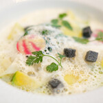 レストランひらまつ レゼルヴ - ランチコース 4104円 のビーツ・ジャガイモ・ニンジンのマセドワーヌ タスマニアサーモンのマリネ