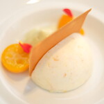 レストランひらまつ レゼルヴ - ランチコース 4104円 の金柑のヌガー・グラッセ ピスタチオのムースリーヌ