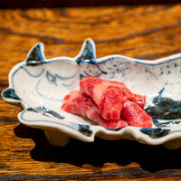 肉割烹 上 - 牛刺し  勢戸さん42ヶ月のリブマキ