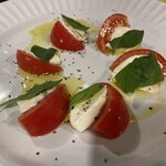イタリアンバル0510 - フレッシュトマトのカプレーゼ