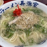 元祖ラーメン長浜家 - 自分で好きなだけごま、こしょう、紅生姜などをのせます。