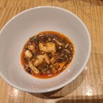 スーツァン・レストラン陳 - 麻婆豆腐を小皿に取ったものです。