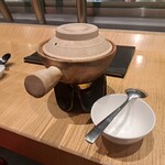 スーツァン・レストラン陳 - 火で温めている土鍋入りの麻婆豆腐です。