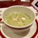狐狸庵 - ★アスパラガスのポタージュ
      ちなみに、皆はオマール海老のポタージュ。
      この時点で、1回目のパンが消えるw
      激ウマ♡