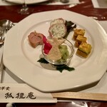 狐狸庵 - ★生ハム・ハーブチーズ(上)
      ★かぼちゃのキッシュ(右)
      ★アボカドとリンゴのサラダ(下)
      ★フォワグラ・ムースカナッペ(左)
      激ウマ♡