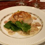 狐狸庵 - ★平目とサーモンのポピエット
      平目の切り身が折り重なって、花の様な形になってる！
      見た目的にも絶品♪
      極ウマ♡