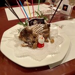 狐狸庵 - ★お楽しみのデザート
      今回は、シェフお手製の｢プッシュドノエル｣。
      所々にきのこの山が生えてる♪
      シェフ、洋菓子の腕前も一流！
      極ウマ♡