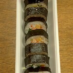 ディオ - カニカマたっぷりサラダ巻き (税抜)198円→139円 ※開封後→カットしました (2024.01.02)