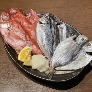 [5th Anniversary Special] 3 Popular Types of Dried Fish for Beach Grilling, 2,200 yen (tax included)