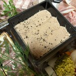 シャリュキュトリーテール - 