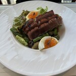 MAISON MARUNOUCHI - サラダ二ワーズ鮪の炙り