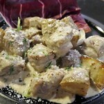 イルクオーレ ピアットスズキ - 子羊ランプ肉とジャガ芋の粒マスタードクリームソース