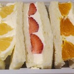 Yamaguchi Kudamono - いちごと柑橘サンド