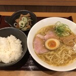 朝ラーメン 浜堂六九 - 中華そば限定の海老変更、モツ煮ランチセット