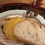 Nihon Ryouri Setouchi - 【家喜物】
      鮑のグラタン　バゲットを添えて　濃厚なソースだけど、和風で西京味噌を使っていますので、まったりとした鮑の芳醇さを感じます。