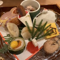 日本料理 瀬戸内 - 【祝肴】　お正月会席　銀扇
                烏賊松笠　海老湯葉竹　紅白梅
                謹製唐墨　いくら膾　厚焼き絵馬
                黒豆抹茶　松前加寿乃子　鯛広菜巻　鮎の子持ち煮
