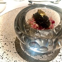 レスプリシナノ - “馬肉とキャビア” 熊本県産純国産馬肉とビーツのタルタル仕立て キャビア添え