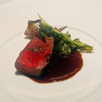 レスプリシナノ - “蝦夷鹿” 北海道産蝦夷鹿ロースのロティ ポワブラードソース