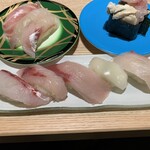 魚錠 可児店 - 出前が天然魚5点盛り（にべ、ひらまさ、ブリ、スルメイカ、黒ムツ）