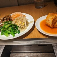 ビーフキッチン 恵比寿店 - ナルム盛り合わせ、キムチ