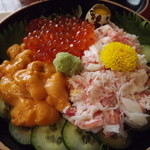 滝の川 - 「三色スペシャル丼」アップ　いくら・かに・うにの三色です。