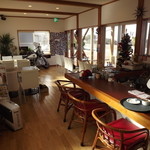 カフェ　ニック - 写真の右側方向に海が見えます。