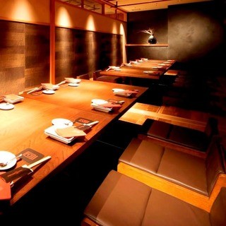 Private Dining Tomoru - 掘りごたつ席【KOAGARI-こあがり】 １０名様と１４名様の２部屋。最大２６名様のほりごたつ個室です