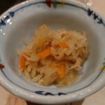 すし源 - 料理写真:突き出しの切り干し大根煮