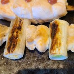 Aburidokoro Shounoya - ②葱間【塩】
                        白葱に比して腿肉のポーションは小さめ、火入は強くも弱くもなく、旨みは程々かなぁ