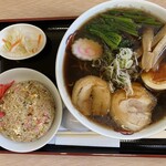 麺屋美麓 - 黒ラーメン、半チャーハン