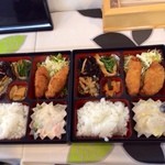 Okka San No Ichi Zem Meshiya - 2013.12 日替りのお弁当にホカホカご飯を入れて貰います。