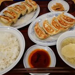ぎょうざの満洲 東大和市駅前店 - ダブル餃子定食（¥700）