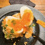 ビストロISOMARU - ポテトサラダ 明太ソース半熟玉子のせ